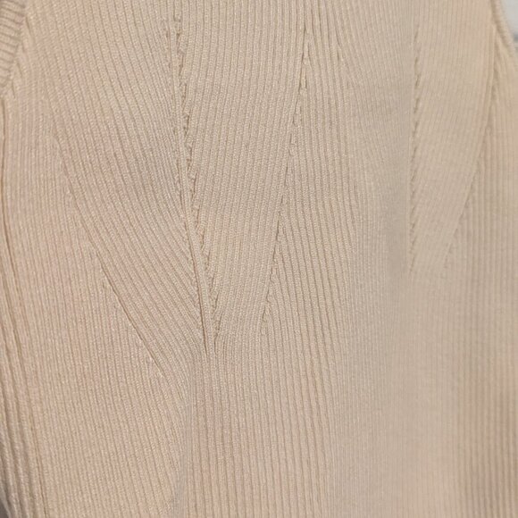 Solid Basic Tank Top - Picture 4 of 7